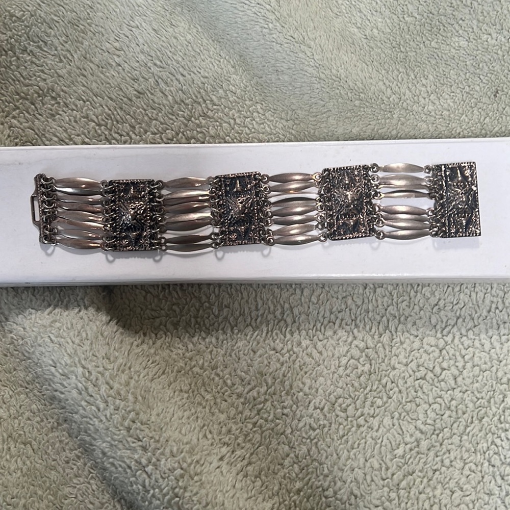 Vintage sterling silver bracelet